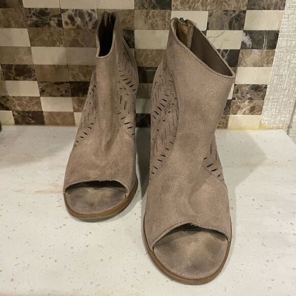 Not Rated Booties  - Picture 5 of 6